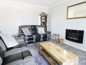 Living area - Seaspray: Coastal Retreat with Views (Withernsea)