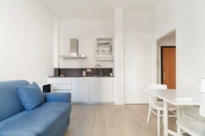 Living area - GuestHost - Comfortable 30m2 studio flat, perfect for 2 people, located on the mezzanine floor of a building (steps to access).The accommodation is located in the Calvairate district, a residential area characterized by the green heart of Piazza Insubria (Milan)