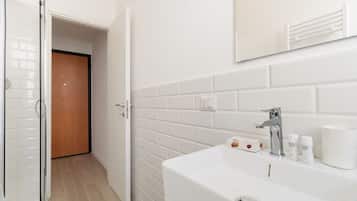 Dusche, Bidet, Handtücher
