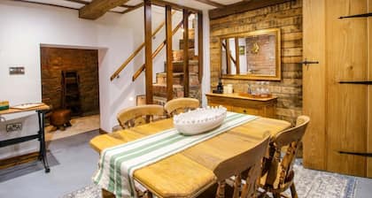 Raven Lane Retreat, Ludlow