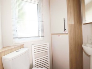 Shower - Meadow 46 at Trevella Park, Crantock (Newquay)