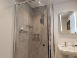 Shower - Charming Srondubh Retreat in Poolewe (Achnasheen)