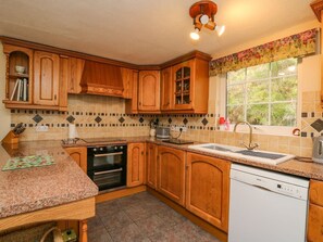 Dishwasher, high chair - Tanyrallt Farm, Llanafan Fawr (Builth Wells)