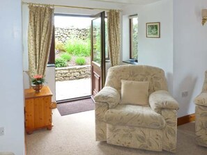 Living area - Mews Cottage, Pooley Bridge (Penrith)