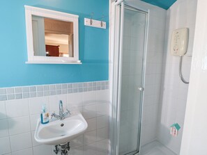 Shower - Mill Cottage, Hinderwell (Saltburn-by-the-Sea)