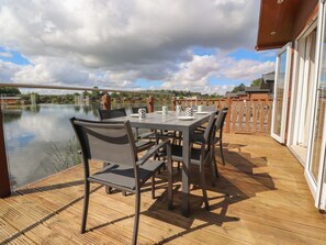 Outdoor dining - Mereside, Carnforth, Lancashire (Carnforth)