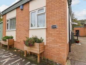 Exterior - Fairways: A Charming Retreat (Prestatyn)