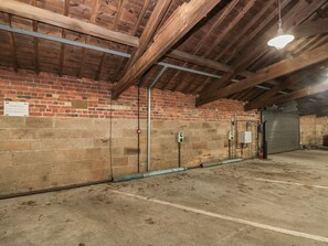  المنطقة المحيطة بالمنشأة