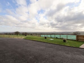 Property grounds - Border View Lodge, Llandrinio (Welshpool)
