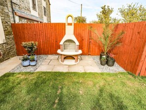Property grounds - Dalton Cottage is in Llansaint (Kidwelly)