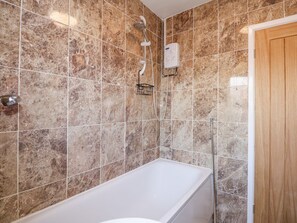 Shower - Hendre: A Charming Retreat in Pensarn (Abergele)