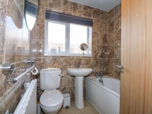 Shower - Hendre: A Charming Retreat in Pensarn (Abergele)