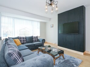 Living area - Hendre: A Charming Retreat in Pensarn (Abergele)
