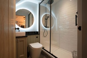 Shower - Ynata, Trefor, Gwynedd (Caernarfon)