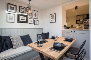 Dining - Ynata, Trefor, Gwynedd (Caernarfon)