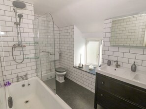 Shower - Old School House, Cemaes Bay (Cemaes Bay)