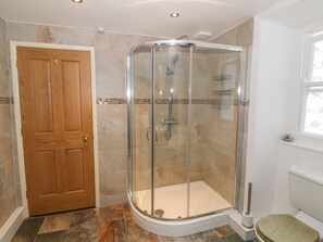 Shower - Old School House, Cemaes Bay (Cemaes Bay)