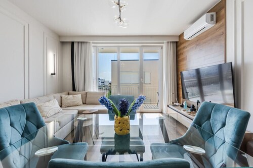 Talea Elegant Escape Apartment by PikHost