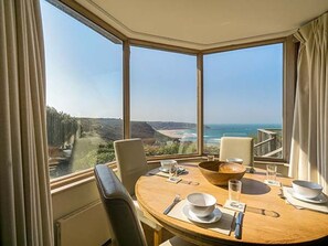 Dining - Cragford, Sennen Cove (Penzance)