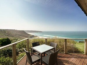 Outdoor dining - Cragford, Sennen Cove (Penzance)