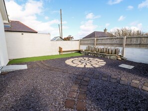 Property grounds - Sea Scape, Dinas Dinlle (Caernarfon)