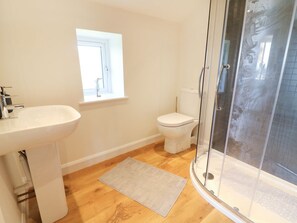 Shower - FELL GATE FARM: Damson Barn Retreat (Carnforth)