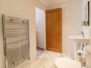 Shower - Fonthill: Charming Cottage Retreat (Torquay)