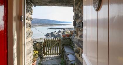 2 Bwth Mawr, Barmouth