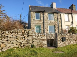 Exterior - Fron Fair, Penygroes (Caernarfon)