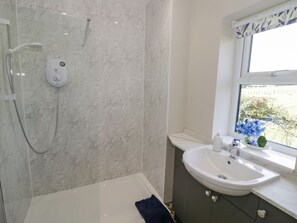 Shower - Charming Southend Home in Welland (Malvern)