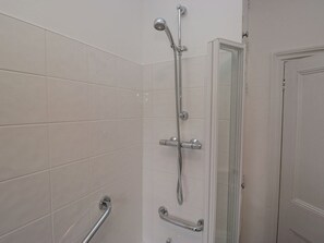 Shower - Robin's Retreat, Kendal (Kendal)