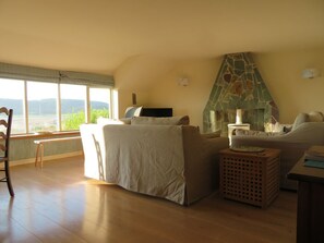 Living area - Quay Cottage, Red Wharf Bay (Pentraeth)