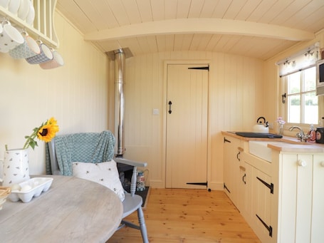 Private kitchen. The Shepherds Hut at Marley, Barham