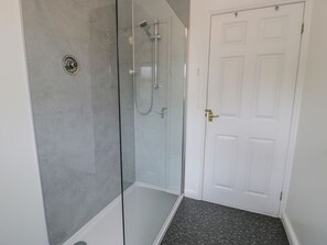 Shower - Bryn Coch Bach, Dyffryn Ardudwy (Dyffryn Ardudwy)