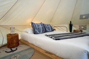 1 bedroom, bed sheets
