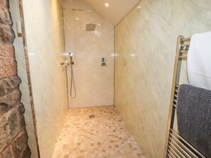 Shower - Lee House Cottage, Cheddleton (Leek)