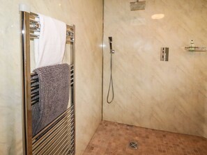 Shower - Lee House Cottage, Cheddleton (Leek)