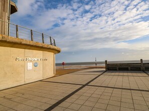 A coastal walkway with a sign for Dave Stephens Centre, a paved path, and a view of the sea. - 3 Rotha Court, Blyth, Northumberland (Blyth)