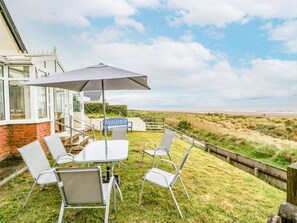 Outdoor dining - Windyridge, Chapel St Leonards (Skegness)