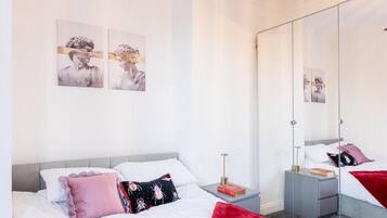 3 bedrooms, iron/ironing board, free WiFi, bed sheets