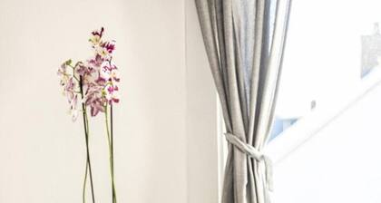 Bright High Street 2 Bed Apartment