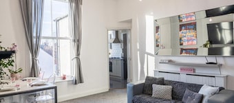 Bright High Street 2 Bed Apartment