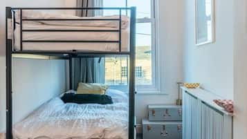 3 bedrooms, iron/ironing board, free WiFi, bed sheets