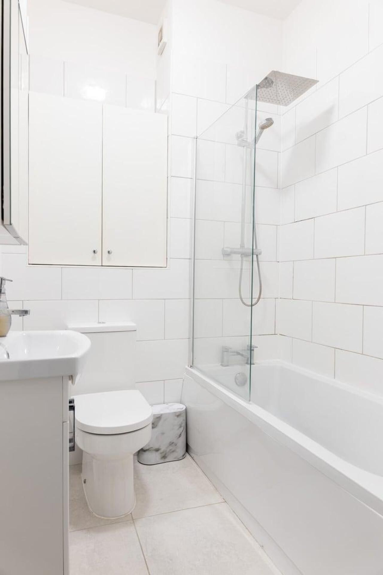 Combined shower/bathtub, deep-soaking bathtub, hair dryer