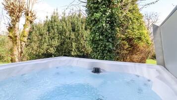 Baignoire à remous extérieure