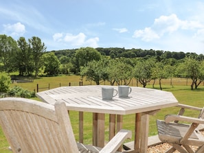 Outdoor dining - Roughwood, Poulner, Hampshire (Ringwood)