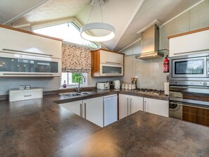 Private kitchen - Links Lodge, Flookburgh (Grange-Over-Sands)