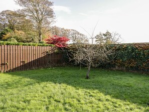 Property grounds - CONEYVILLE, open-plan, Culmore Point (Londonderry)