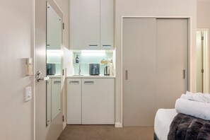 1 bedroom, WiFi, bed sheets - Studio Pounamu Horizon | Central · Free Parking (Queenstown)