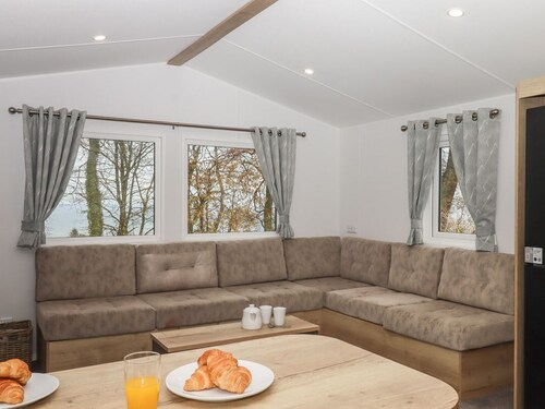 6 Manor Park Bucks Cross 3-bed